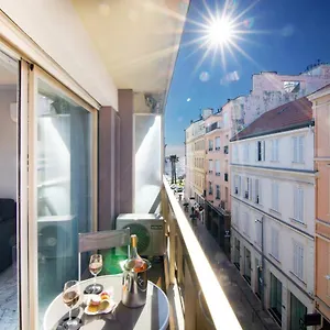 Apartment Near Croisette- 4 Star Studio -seaview, Cannes